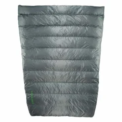 Vela 32 Double Down Quilt
