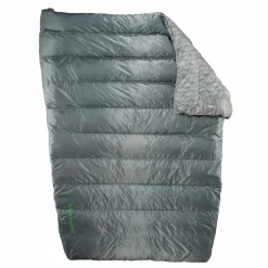 Vela 32 Double Down Quilt